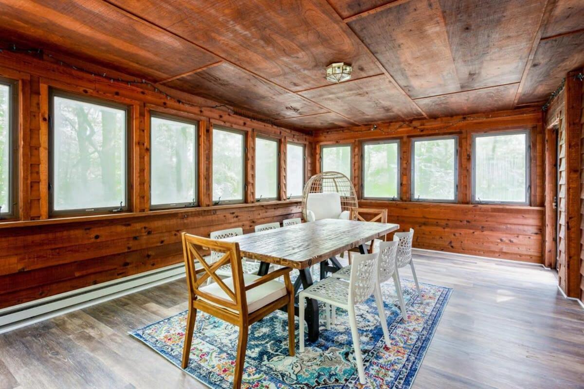 Huge Cabin W Hot Tub, Deck, Grill, Fire Pit, Wifi Беркли-Спрингс Экстерьер фото